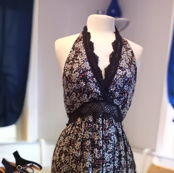 Lost + Wander floral halter tiered maxi dress - Picture 2 of 9